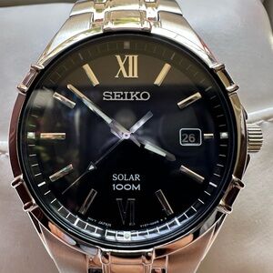 ORIGINAL NEVER USED Seiko Black/Silver Solar Watch